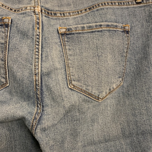 Old Navy Curvy Straight Jeans Medium wash - Picture 7 of 13